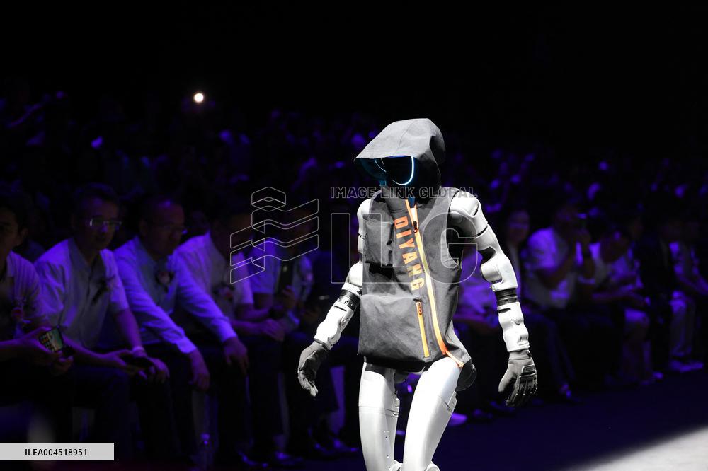 Humanoid Robots on Catwalk at Tianjin Fashion Week - China
