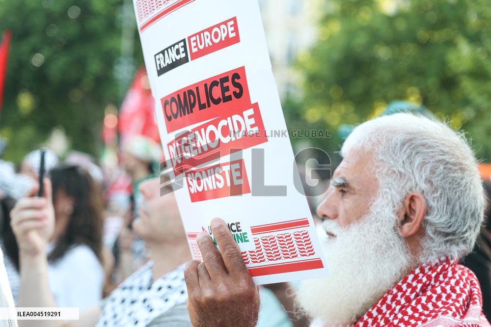 Rima Hassan at the Place de la Republique - Paris