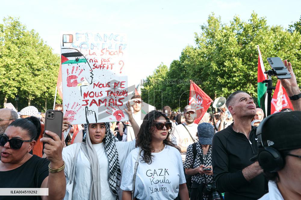 Rima Hassan at the Place de la Republique - Paris