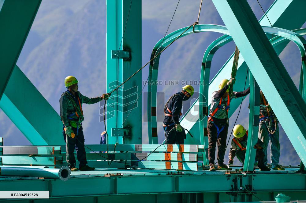 Construction of The Huajiang Grand Canyon Bridge - China