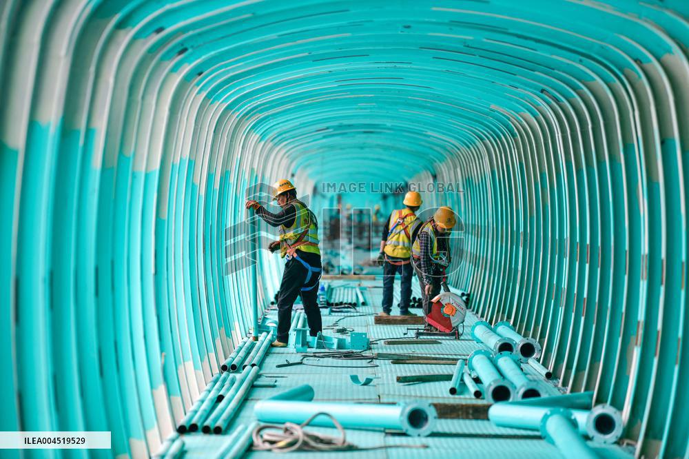 Construction of The Huajiang Grand Canyon Bridge - China