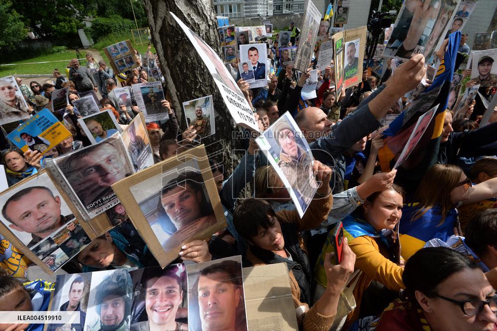 Ukrainian Prisoners Reach Home After Prisoner Swap - Kiev