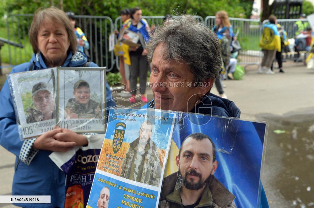 Ukrainian Prisoners Reach Home After Prisoner Swap - Kiev