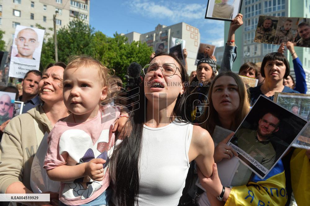 Ukrainian Prisoners Reach Home After Prisoner Swap - Kiev