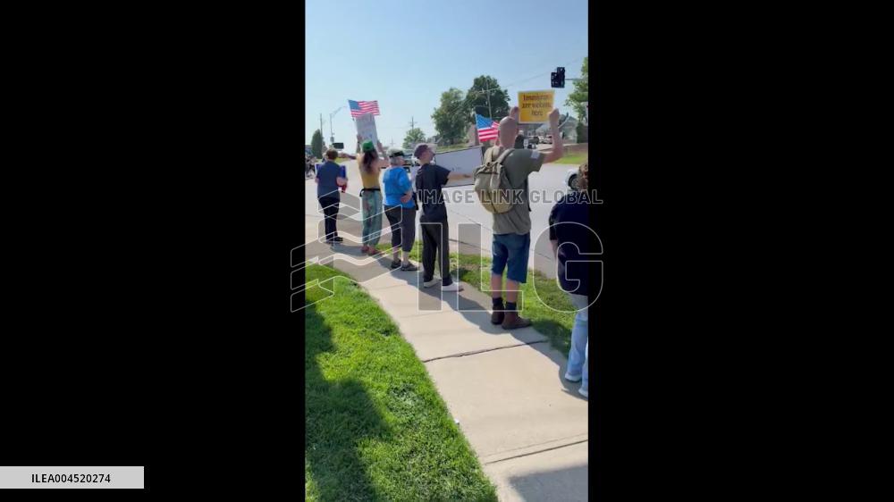 US: Anti-ICE Protest Draws Hundreds in Omaha Following Federal Raid at Local Business