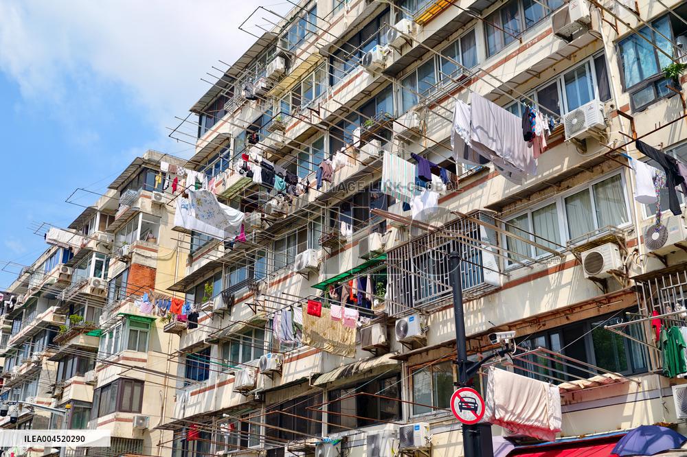 Residents Dry Clothes in Shanghai