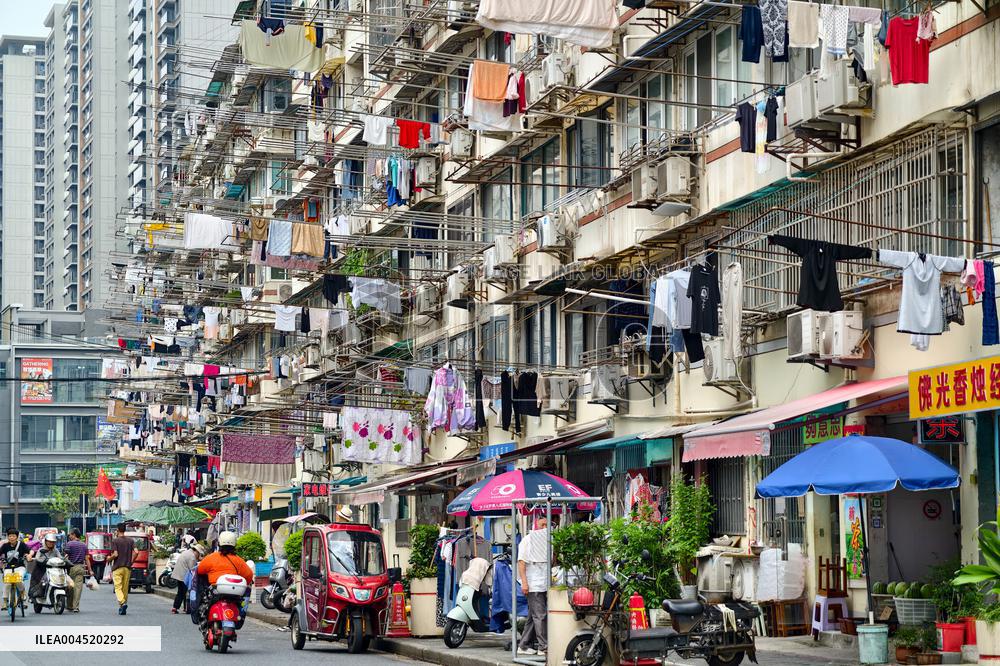 Residents Dry Clothes in Shanghai