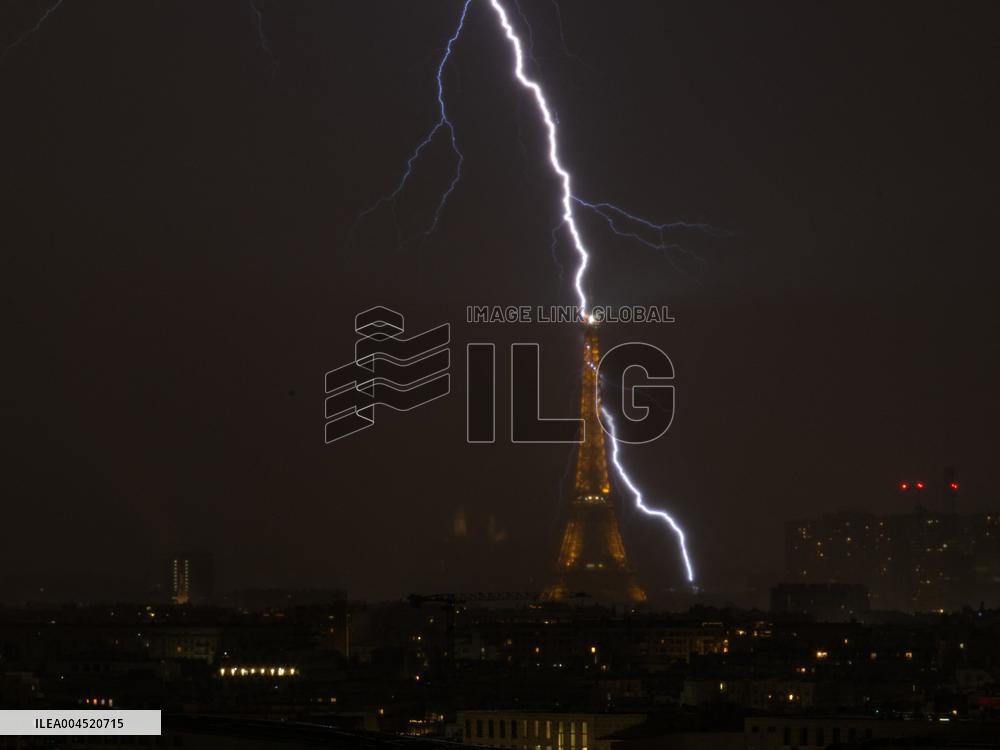 Lightning Strikes the Eiffel Tower - Paris