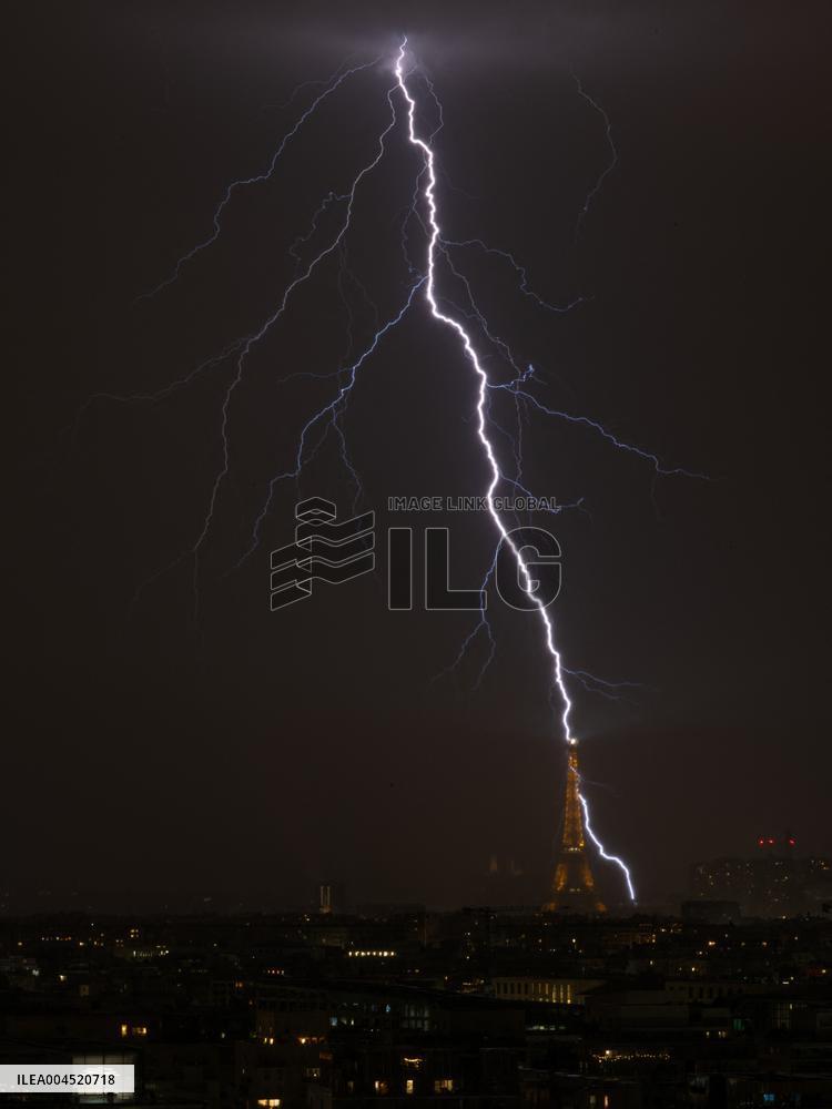 Lightning Strikes the Eiffel Tower - Paris
