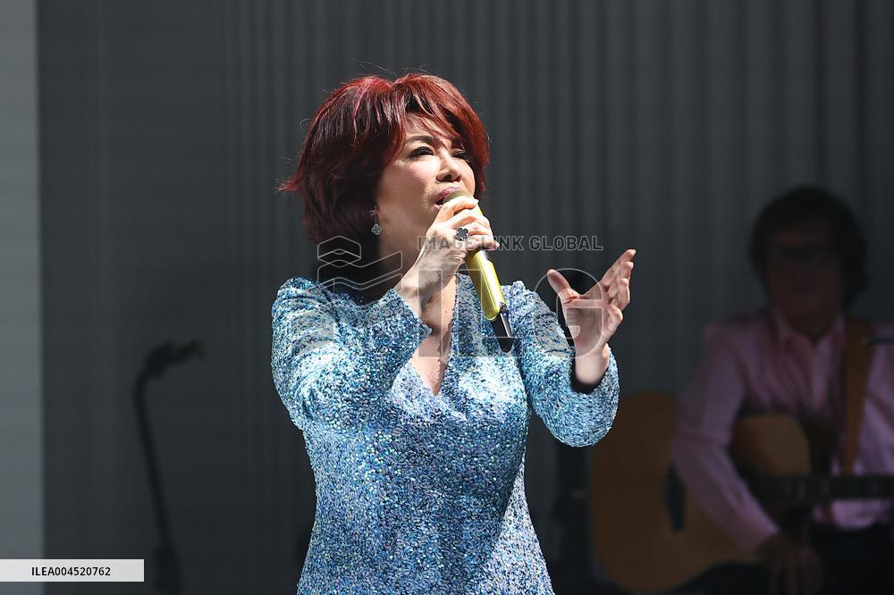 Singer Tsai Chin
