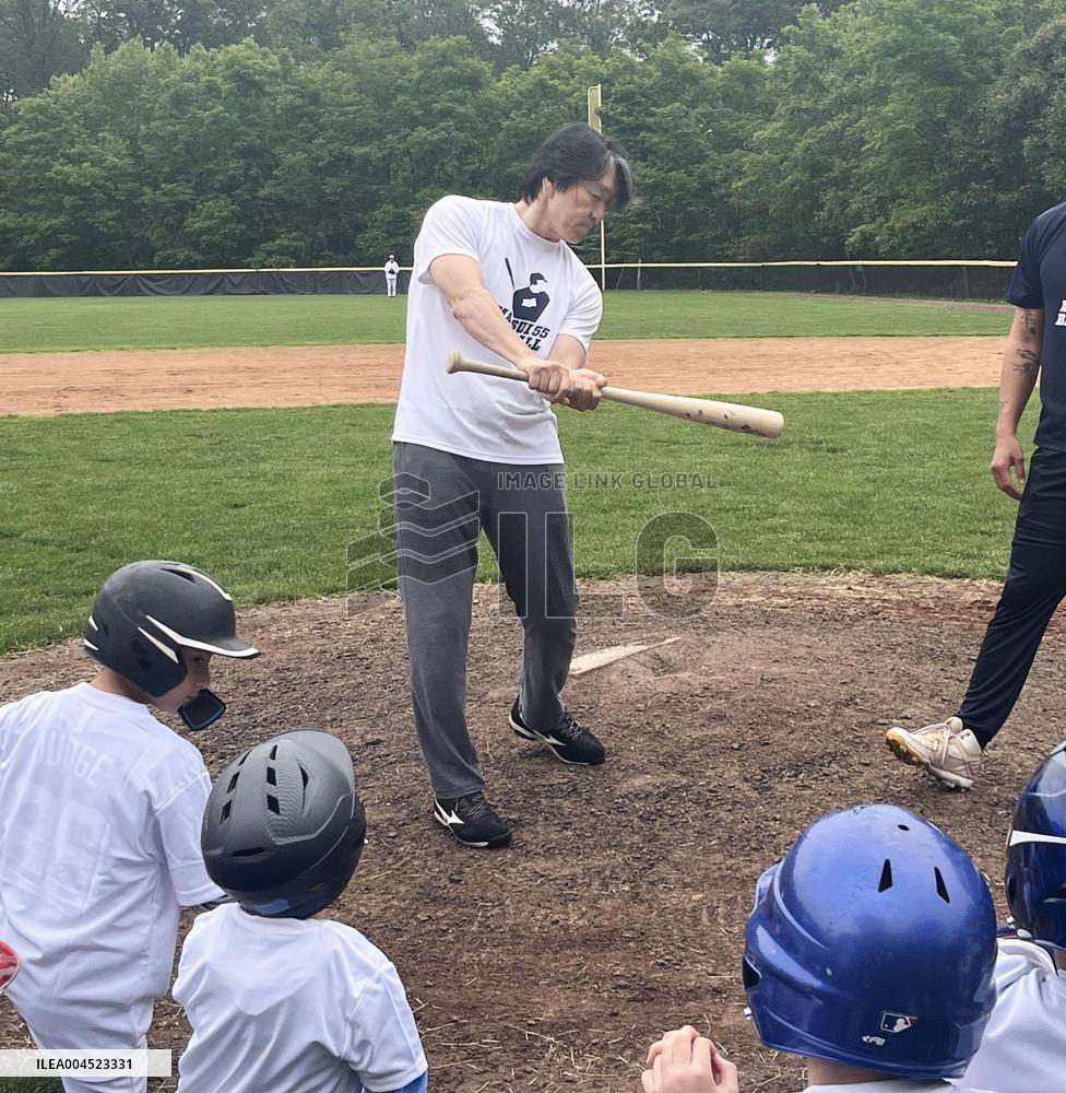 Baseball clinic by ex-Yankees slugger Matsui