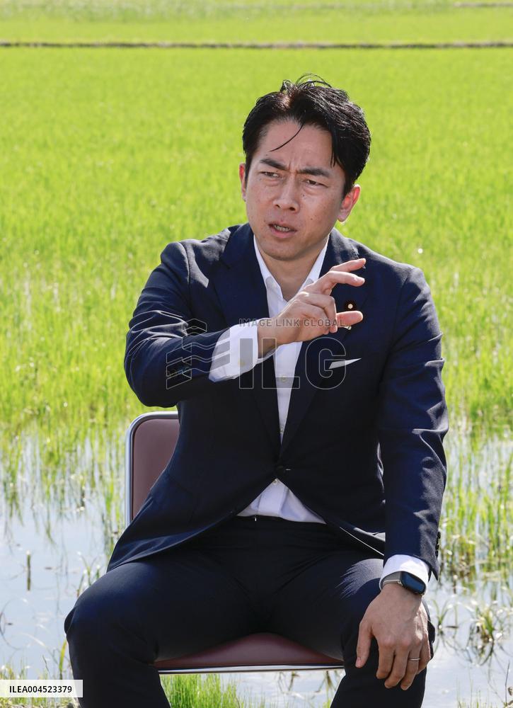 Farm minister Koizumi visits Fukushima Prefecture