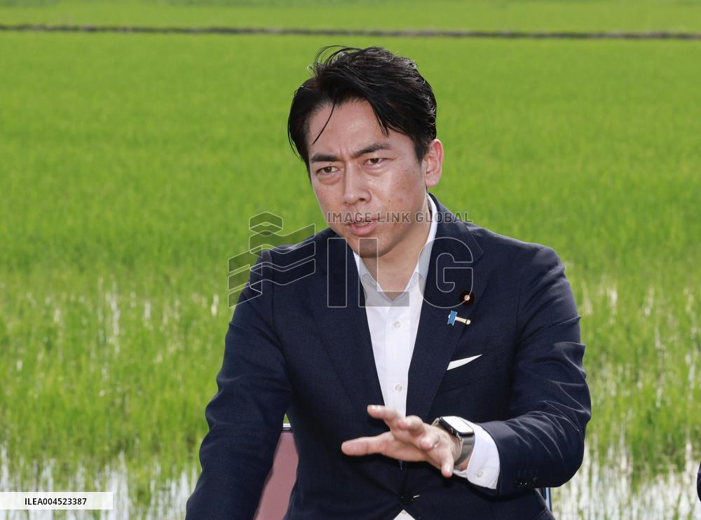 Farm minister Koizumi visits Fukushima Prefecture