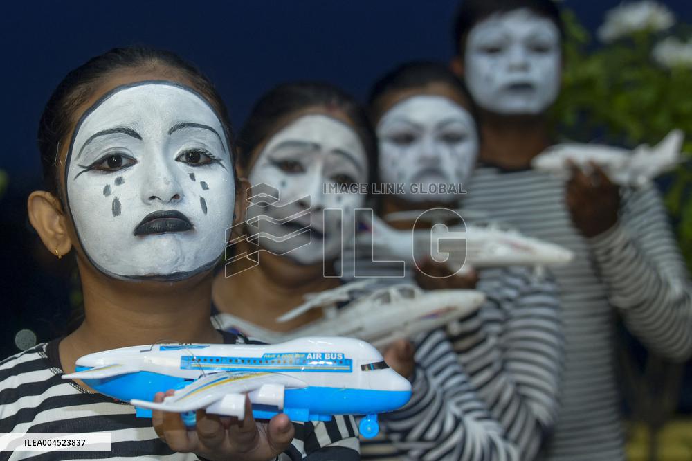 India Airplane Crash Mime Performance - India