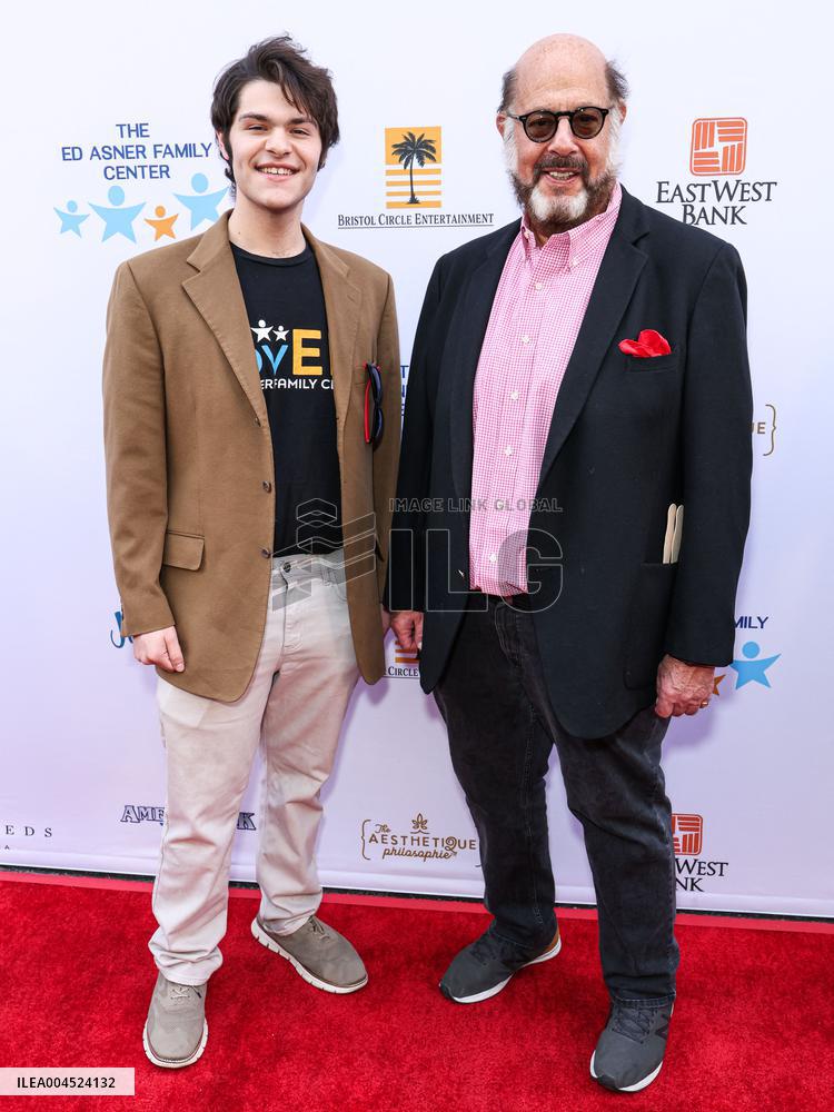 13th Annual Ed Asner And Friends Poker Night - LA