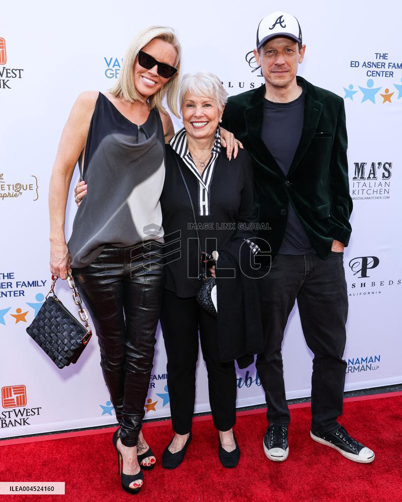 13th Annual Ed Asner And Friends Poker Night - LA