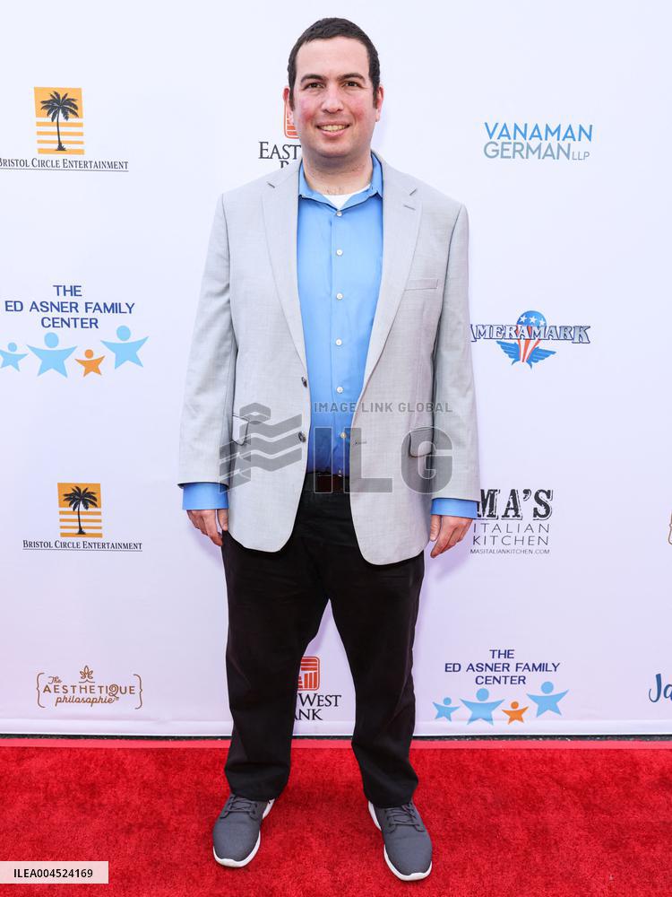 13th Annual Ed Asner And Friends Poker Night - LA