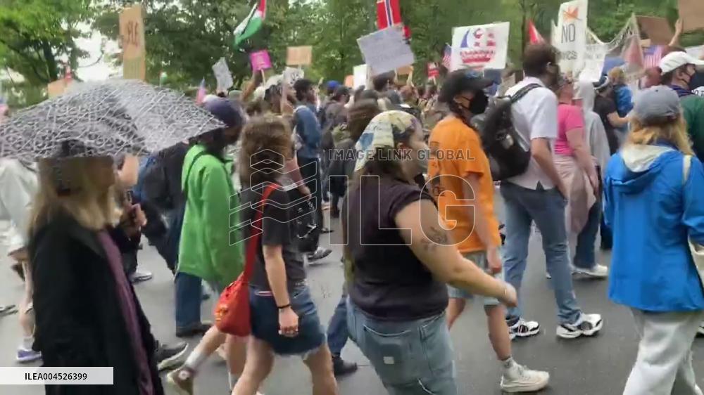 US: Tens of Thousands Rally Across Country Ahead of Army Parade 3
