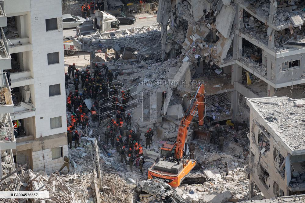 Iranian Missile Strike Hits Bat Yam