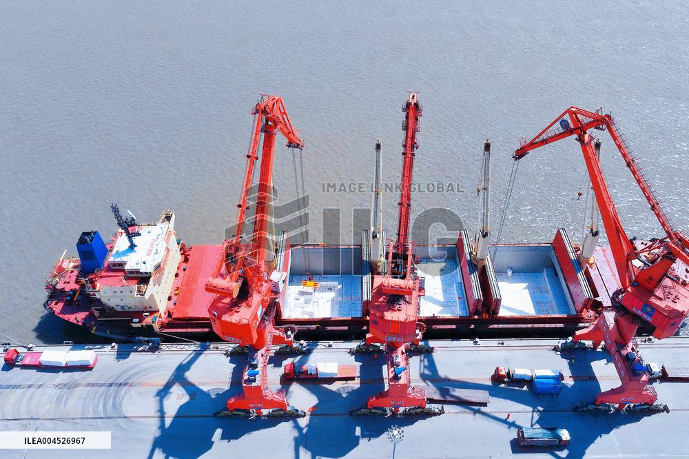 First Foreign General Cargo (pulp) Vessel in Rugao Port