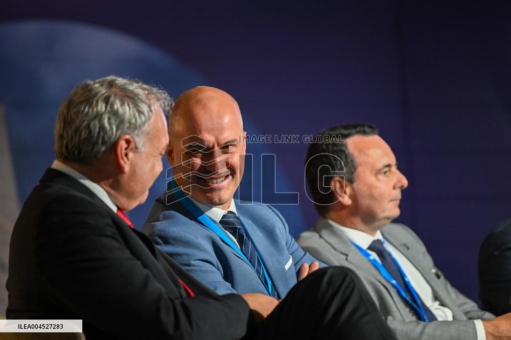 Francois Bayrour Visit To Paris Air Show - Le Bourget