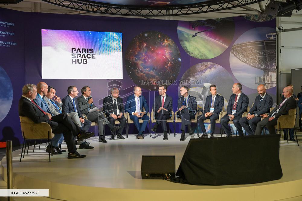 Francois Bayrour Visit To Paris Air Show - Le Bourget