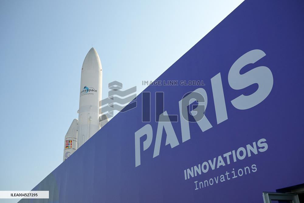 Francois Bayrour Visit To Paris Air Show - Le Bourget