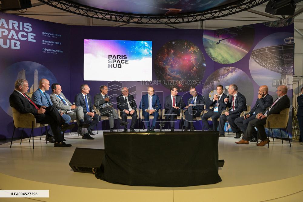 Francois Bayrour Visit To Paris Air Show - Le Bourget