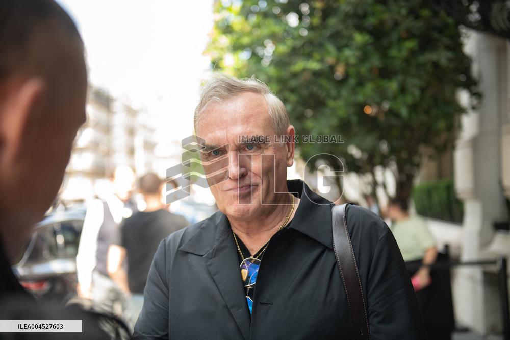 Morrissey Leaves His Hotel - Paris