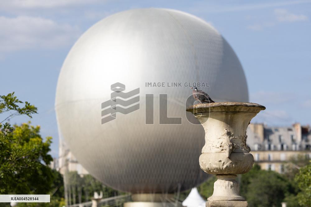 Installation of the Olympic cauldron at the Tuileries - Paris