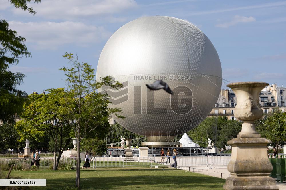 Installation of the Olympic cauldron at the Tuileries - Paris