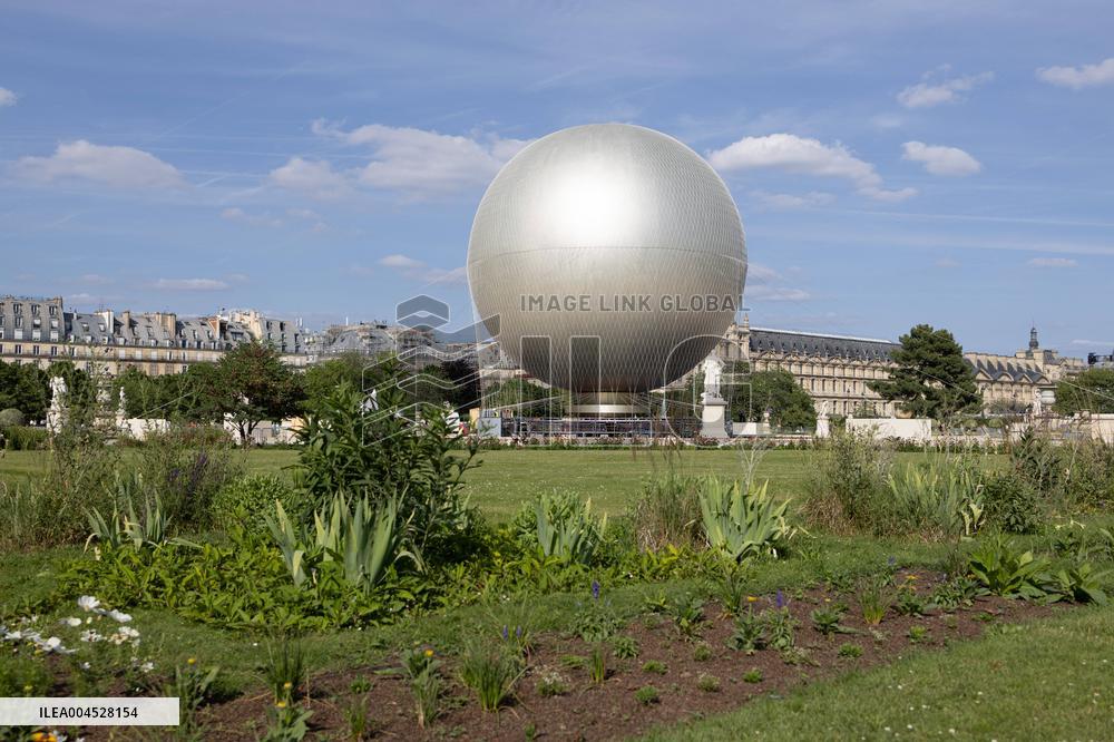 Installation of the Olympic cauldron at the Tuileries - Paris