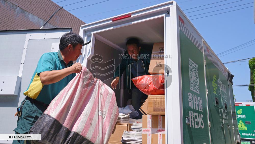 Rural Unmanned Express Delivery Vehicles
