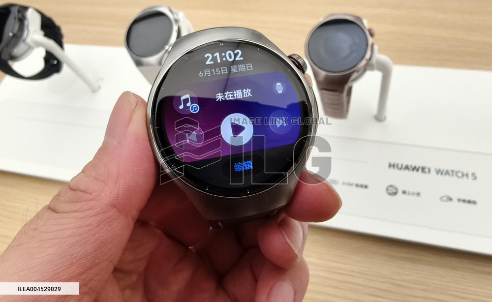 Huawei Largest Flagship Store in Shanghai