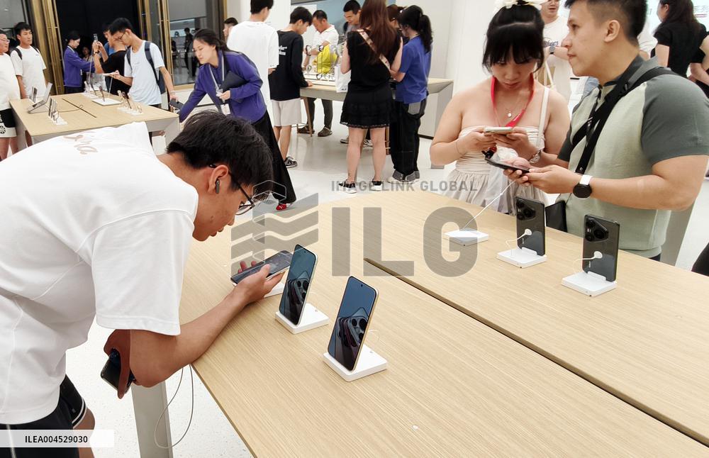 Huawei Largest Flagship Store in Shanghai