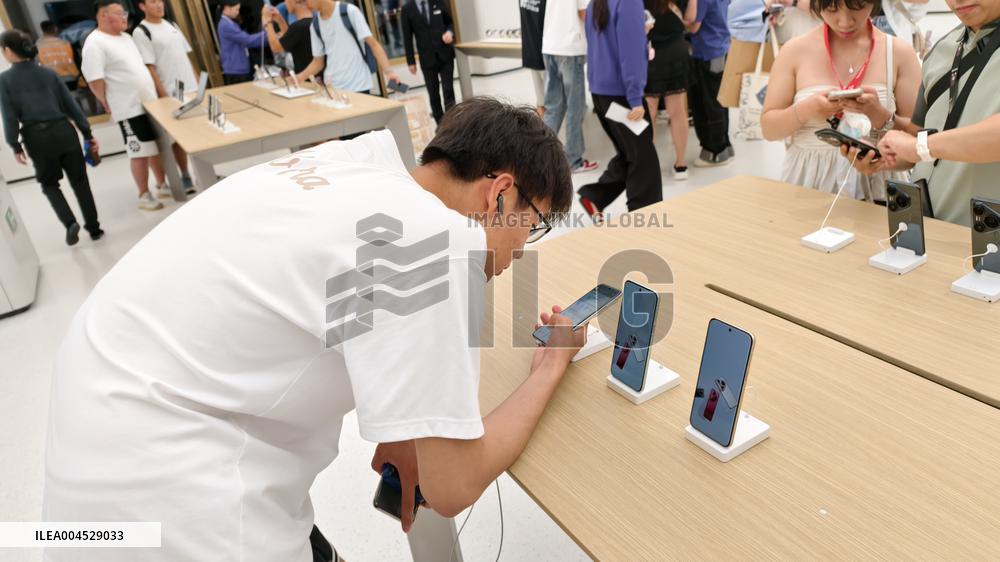 Huawei Largest Flagship Store in Shanghai