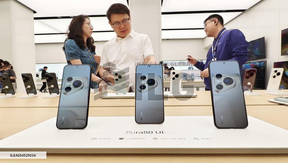 Huawei Largest Flagship Store in Shanghai