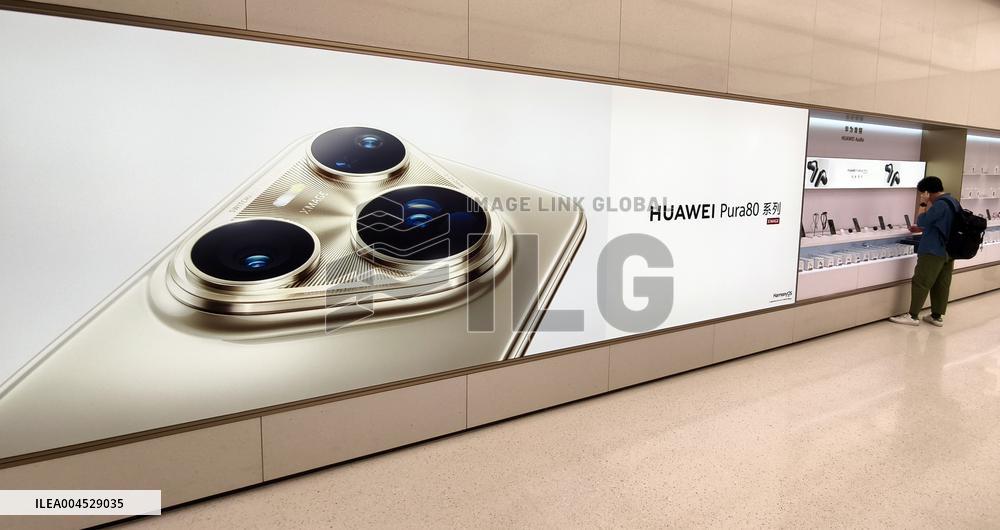 Huawei Largest Flagship Store in Shanghai