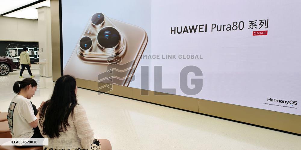 Huawei Largest Flagship Store in Shanghai