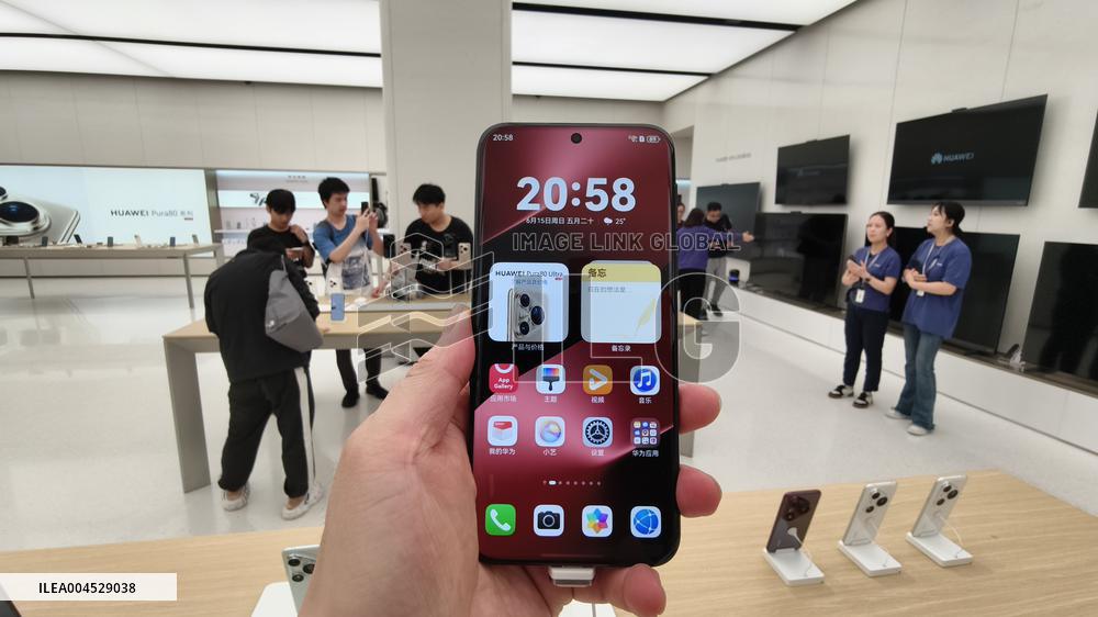 Huawei Largest Flagship Store in Shanghai