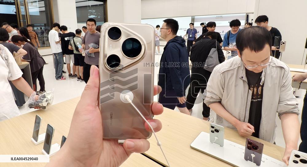 Huawei Largest Flagship Store in Shanghai