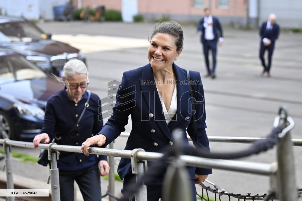 CROWN PRINCESS VICTORIA ICEBREAKER ODEN
