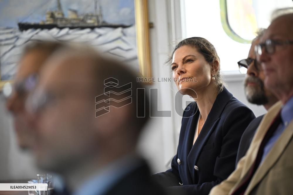 CROWN PRINCESS VICTORIA ICEBREAKER ODEN