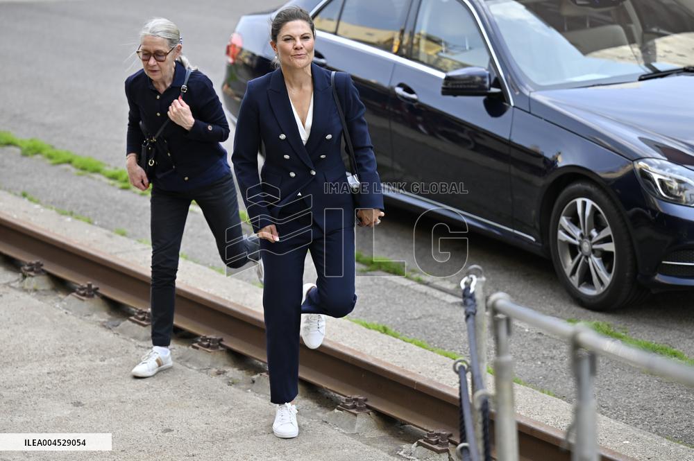 CROWN PRINCESS VICTORIA ICEBREAKER ODEN