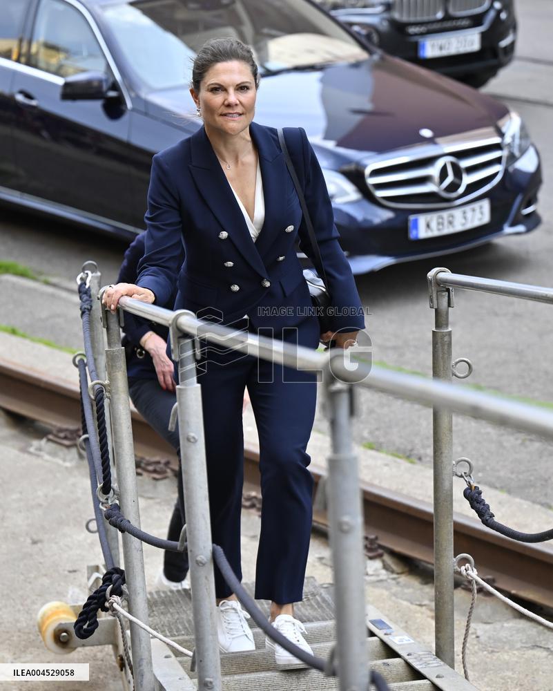 CROWN PRINCESS VICTORIA ICEBREAKER ODEN