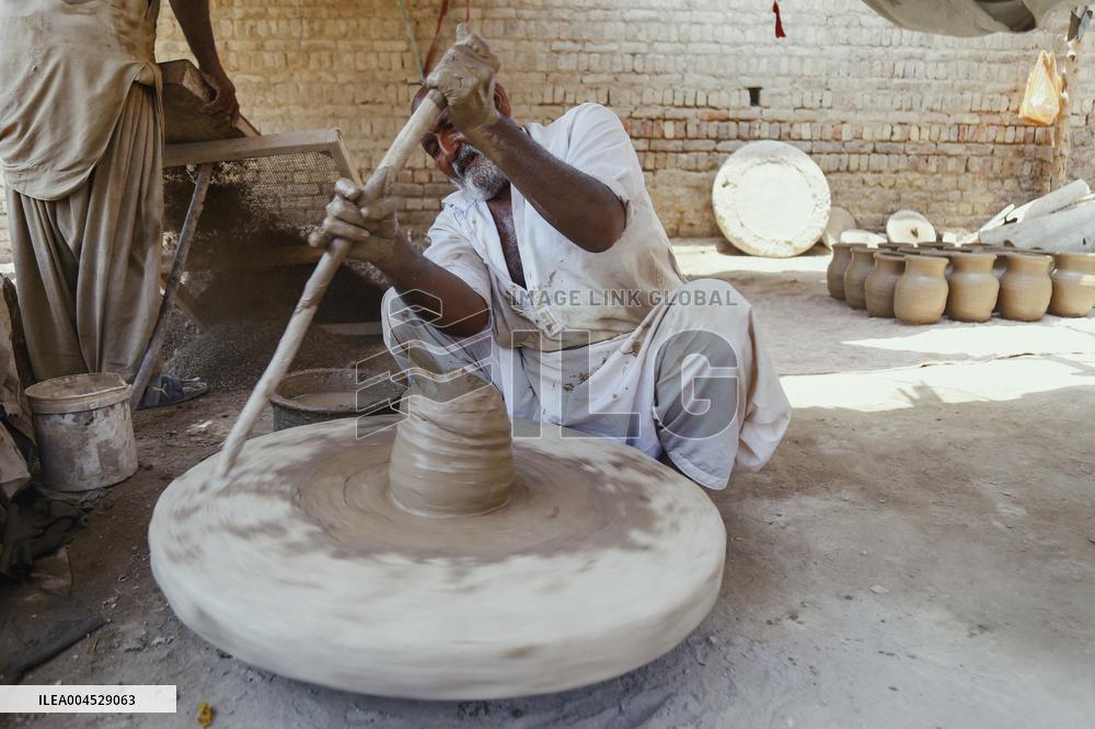 Hyderabad Potter at Work - Pakistan
