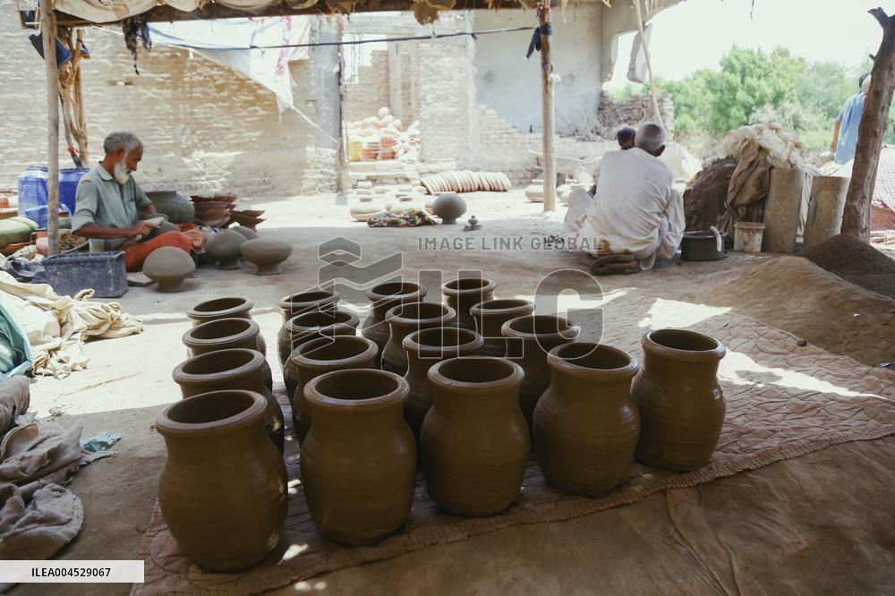Hyderabad Potter at Work - Pakistan
