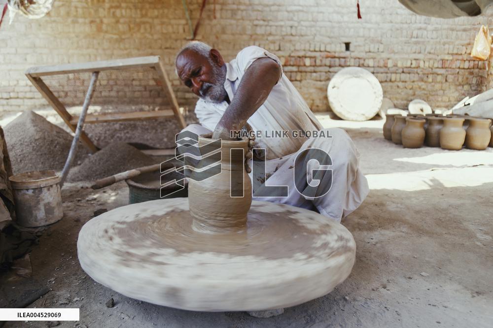 Hyderabad Potter at Work - Pakistan