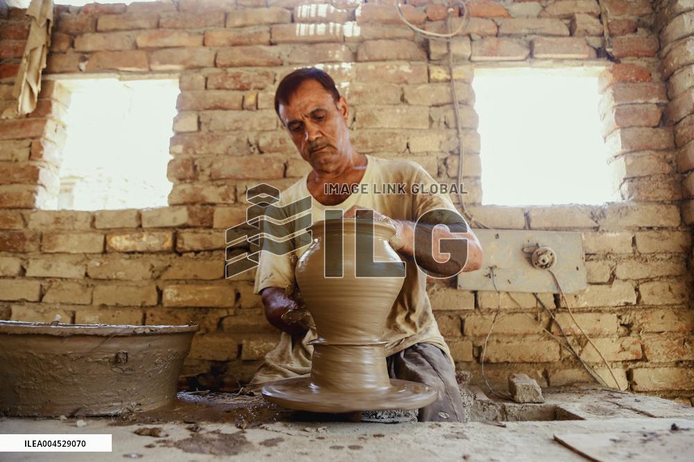 Hyderabad Potter at Work - Pakistan