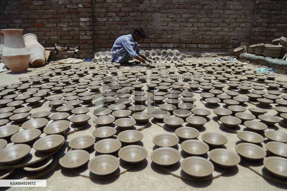 Hyderabad Potter at Work - Pakistan